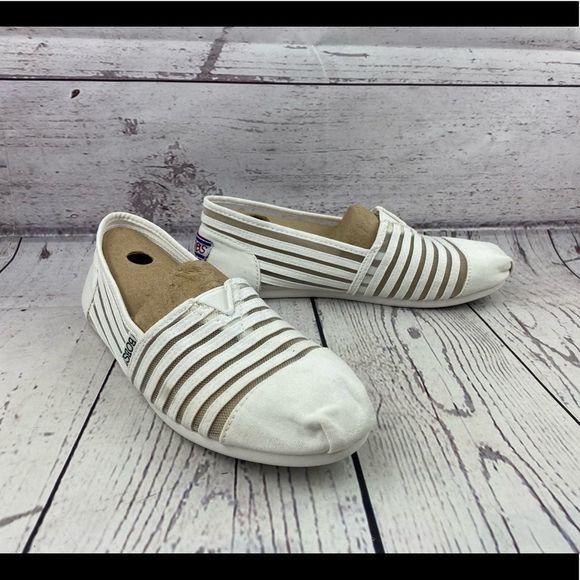 Bobs Slippers - Picture 2 of 9